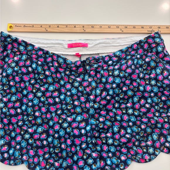 Lilly Pulitzer Low Tide Navy Spotted Shorts
Size 16 - Picture 3 of 5